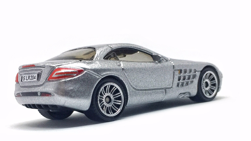 Illustration for article titled Matchbox Mercedes-Benz SLR McLaren. 2009 vs 2016